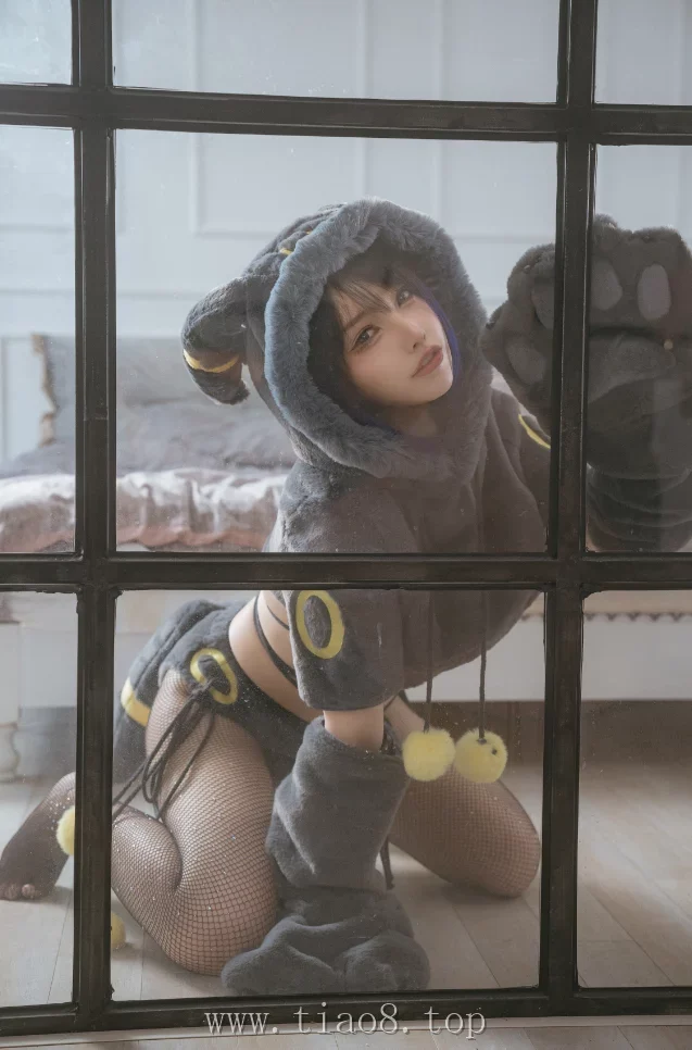 美图欣赏丨Coser狐洛洛子:NO.002-月之伊布[45P-571MB]